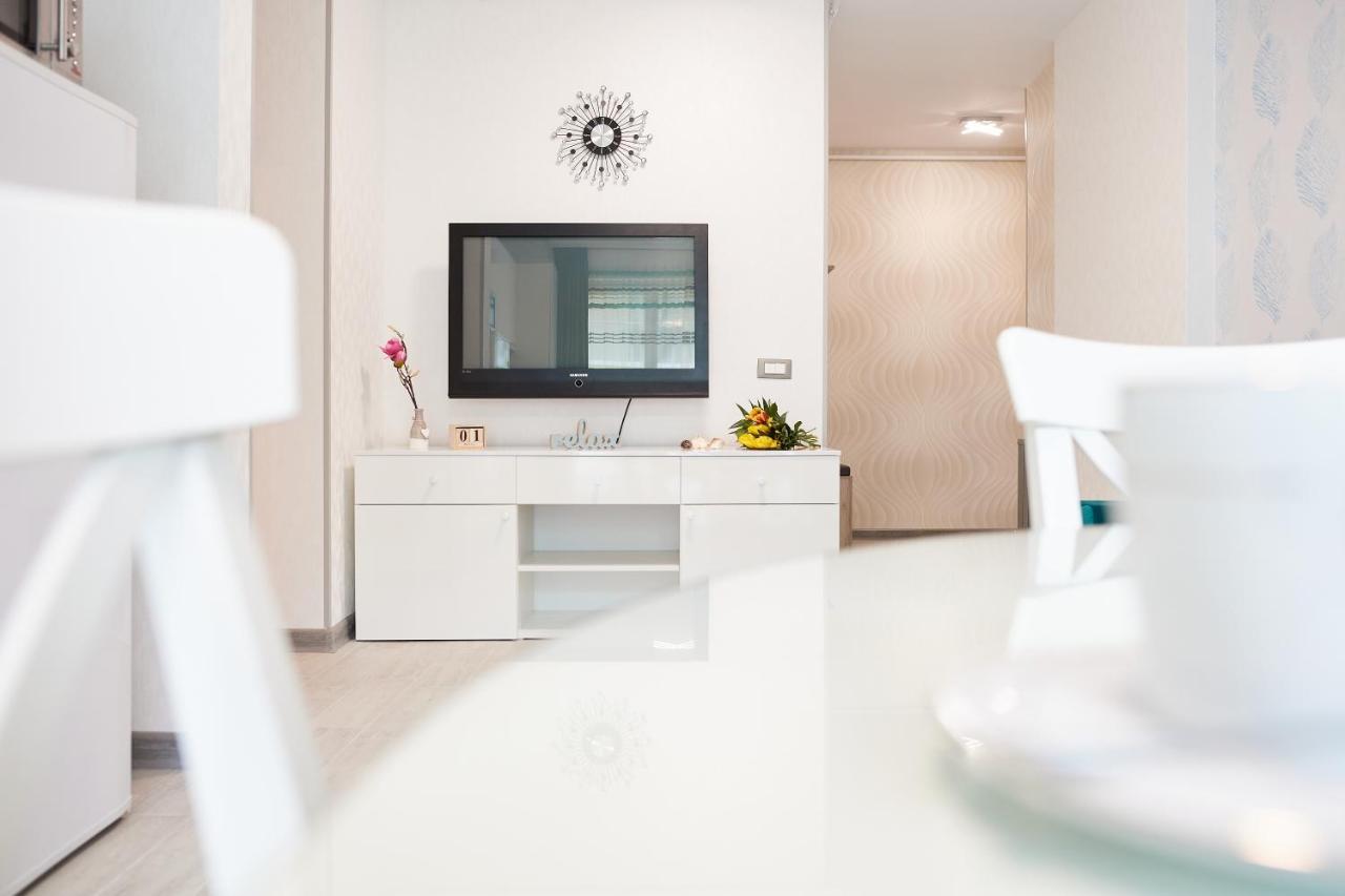 Aquamarin 2Bd Apt Spa N Pools Beach Resort Năvodari Exteriör bild